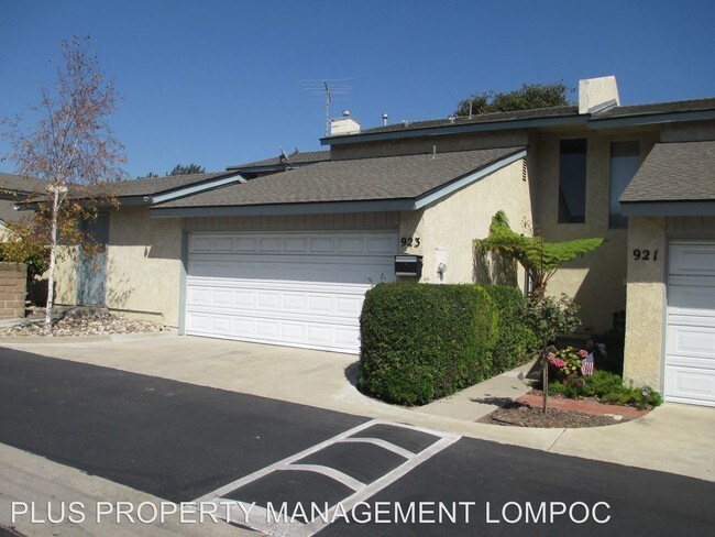 Building Photo - 923 E Cypress Ave