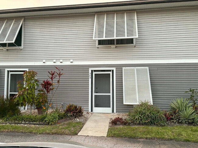 Foto del edificio - 25500 Cockleshell Dr