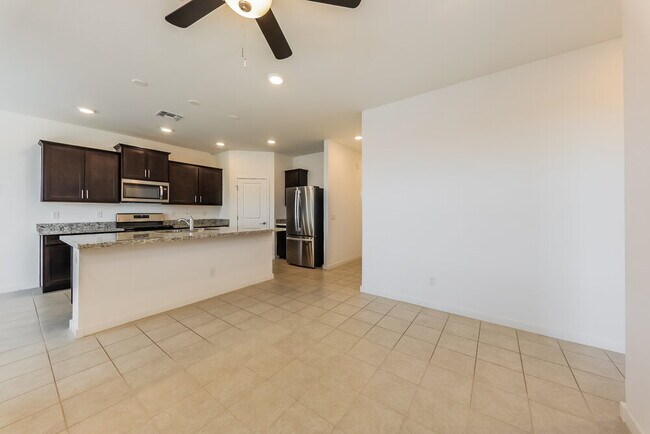 Foto del edificio - 14465 W Hackamore Dr.