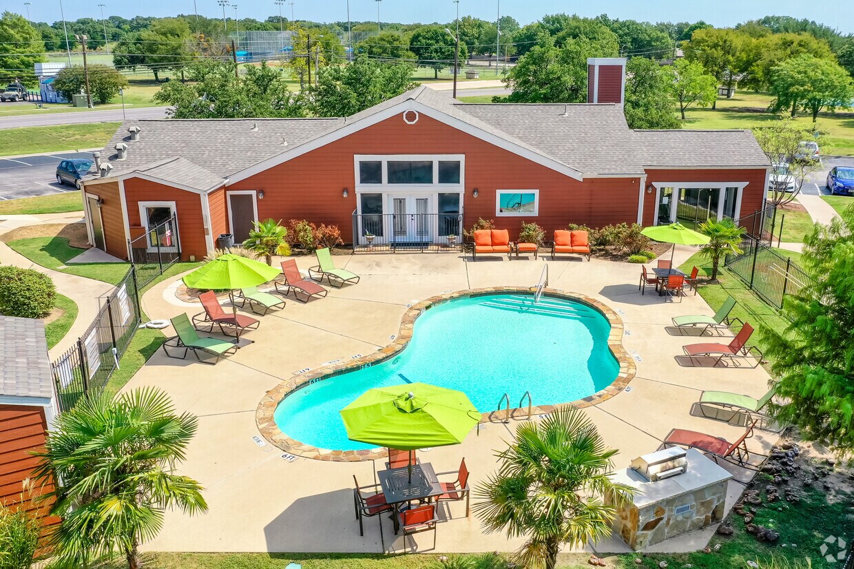 16TEN East Apartments 1610 E McKinney St Denton, TX