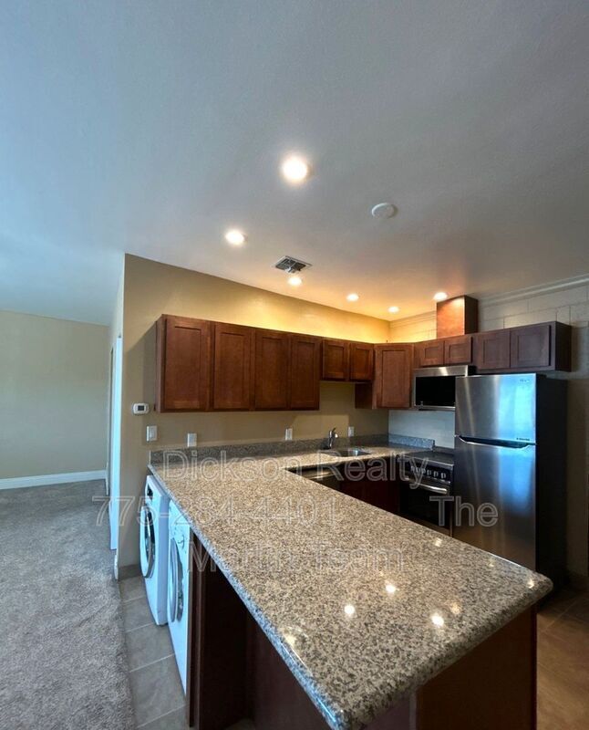 Building Photo - 474 Sunshine Ln