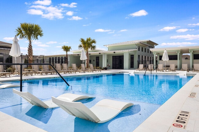 Building Photo - Trinity Villas
