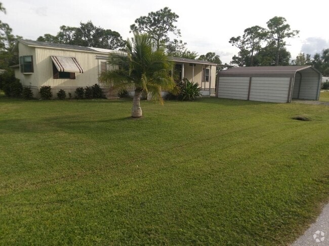 Building Photo - 15353 Mapletree Dr