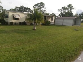 Building Photo - 15353 Mapletree Dr