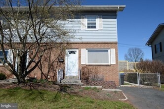Building Photo - 415 Aspen St