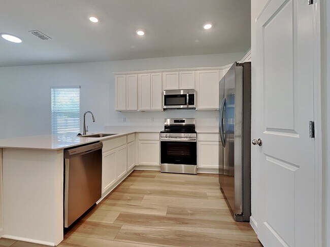Foto del edificio - 582 Holly Lakes Dr