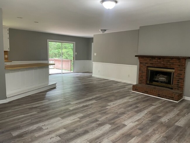 Foto del edificio - 3 bed, 2 full bath home located in Ashebor...