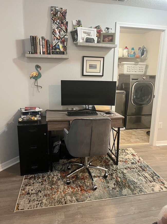 Building Photo - 2819 Lantern Hill Ave