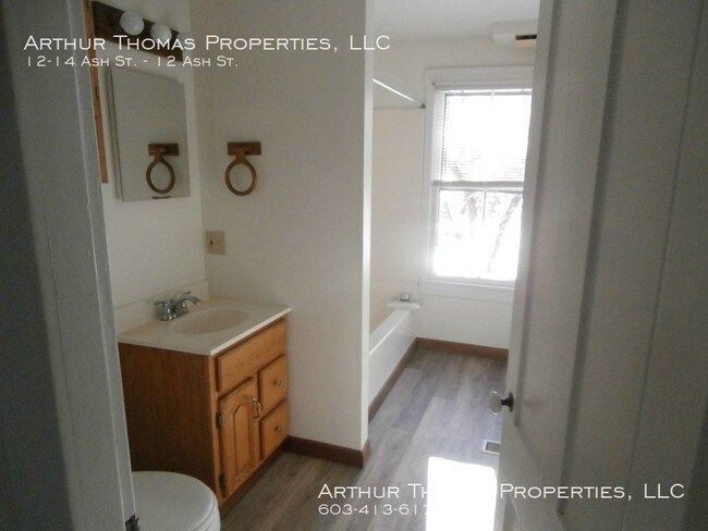Building Photo - 2 Bedroom Duplex Near Downtown Dover