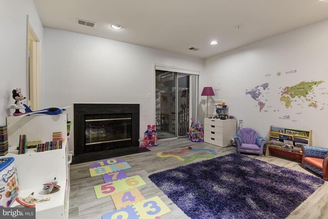 Building Photo - 5409 Whitley Park Terrace