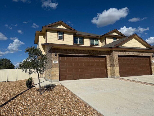 Foto del edificio - Fantastic Two-story Duplex with a huge bac...
