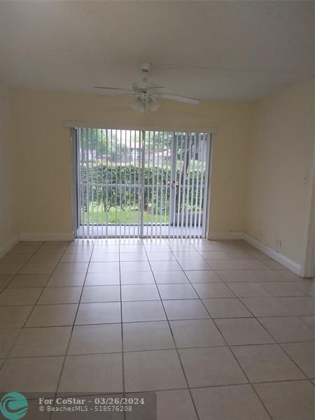 Foto del edificio - 8850 Royal Palm Blvd