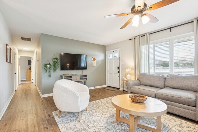 Foto del edificio - 616 Lemaster Ave