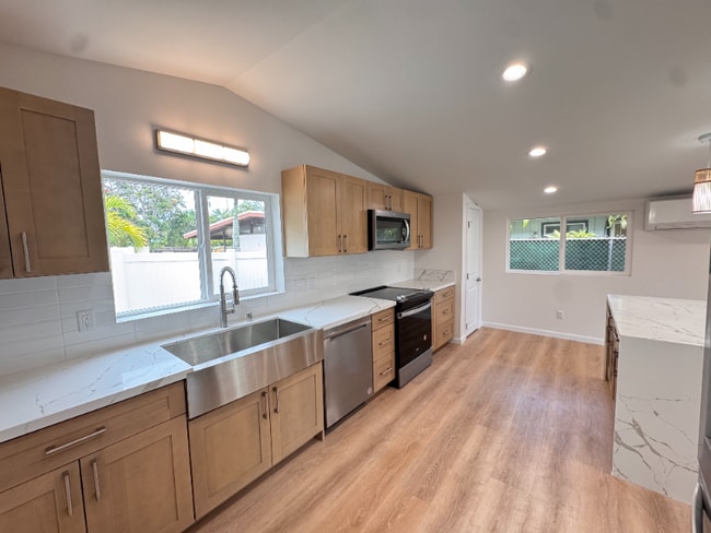 Building Photo - 174 Hauoli St