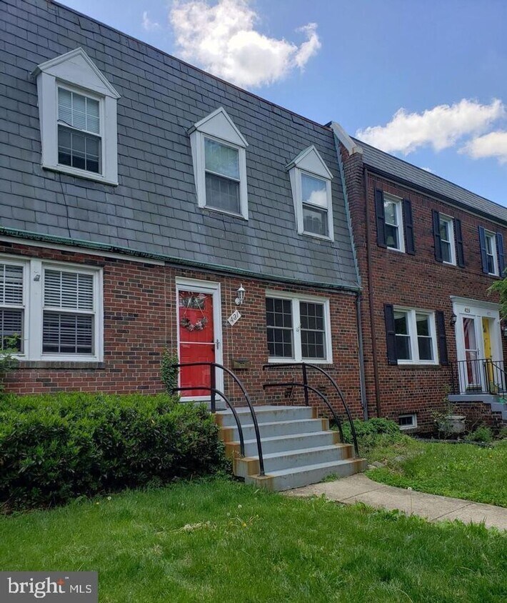 Three Level Townhouse in Fabulous Del Ray House Rental in Alexandria