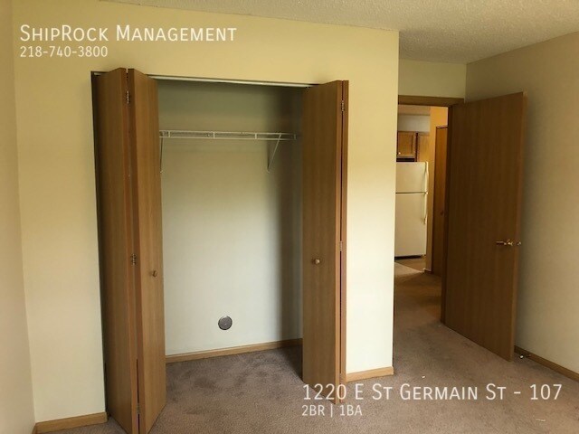 Foto del edificio - 1220 E St Germain St