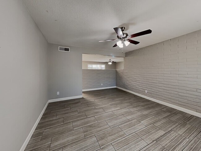 Foto del edificio - 1524 E Alameda Dr