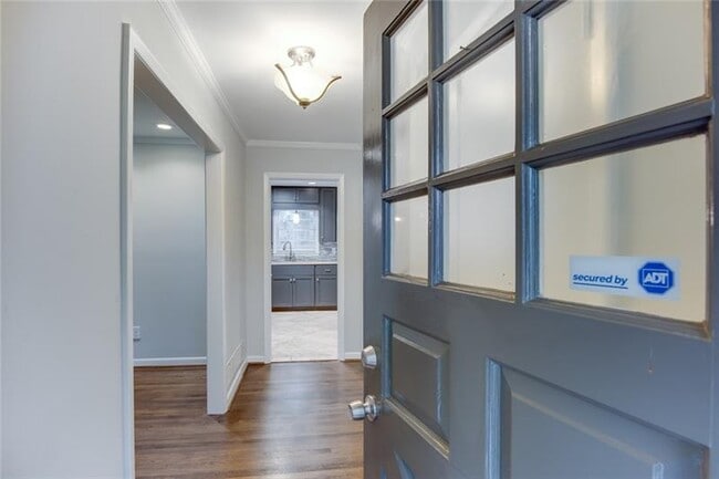 Building Photo - 2585 Raintree Dr NE