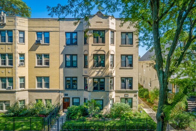 Building Photo - 4863 N Hermitage Ave