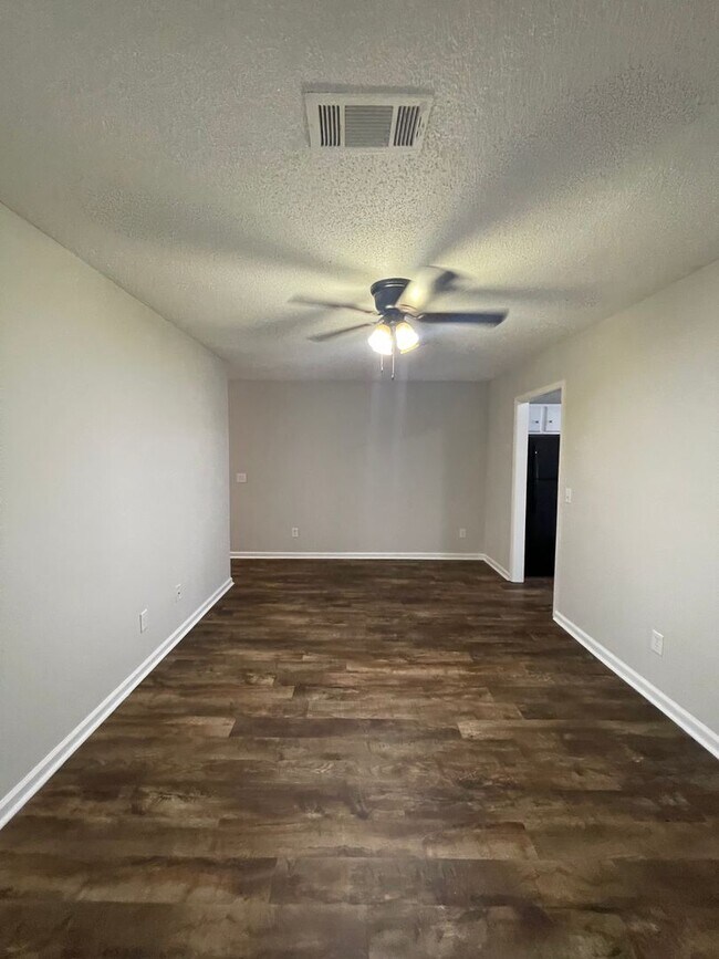 Foto del edificio - 107 Cedar Ct
