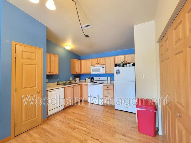 Building Photo - 3505 Fallon St
