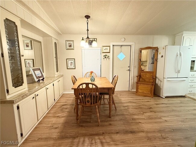 Foto del edificio - 3404 Rainbow Ln