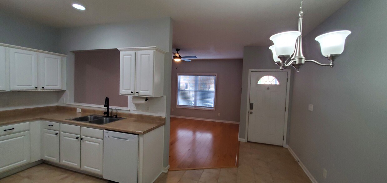 Foto principal - 111 Maddux Ln
