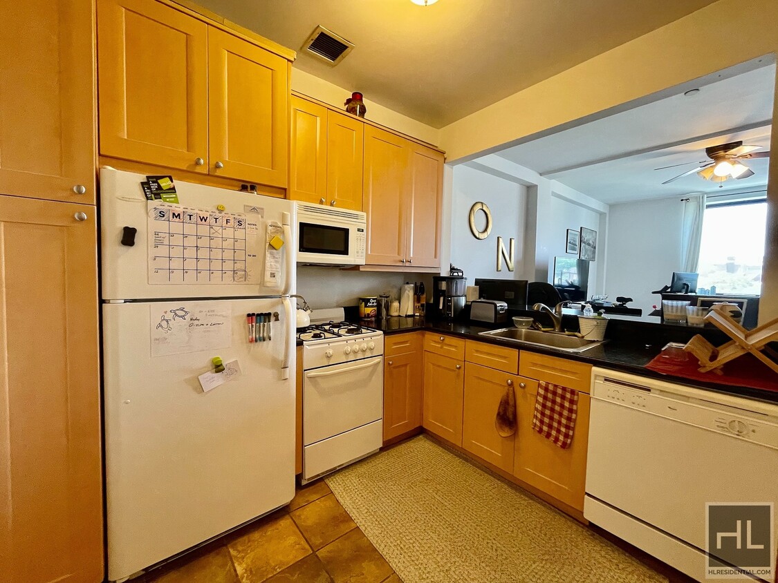 Primary Photo - Gorgeous rent stabilized 1 bedroom with ba...