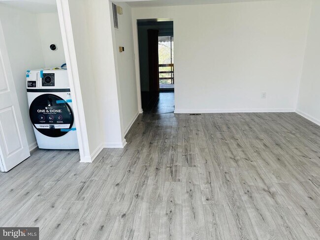 Foto del edificio - 9155 Throgmorton Rd