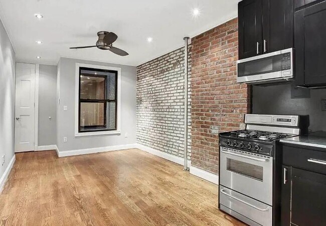 Building Photo - 438 W 52nd St