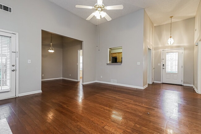 Building Photo - 437 Camella Cir