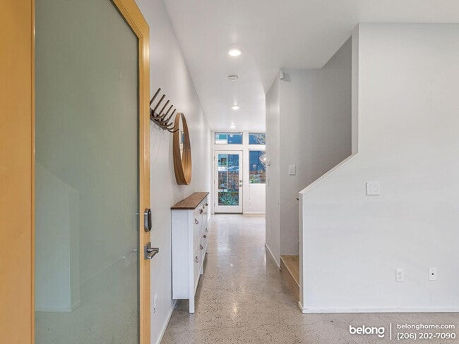 Building Photo - 1720 27th Ave