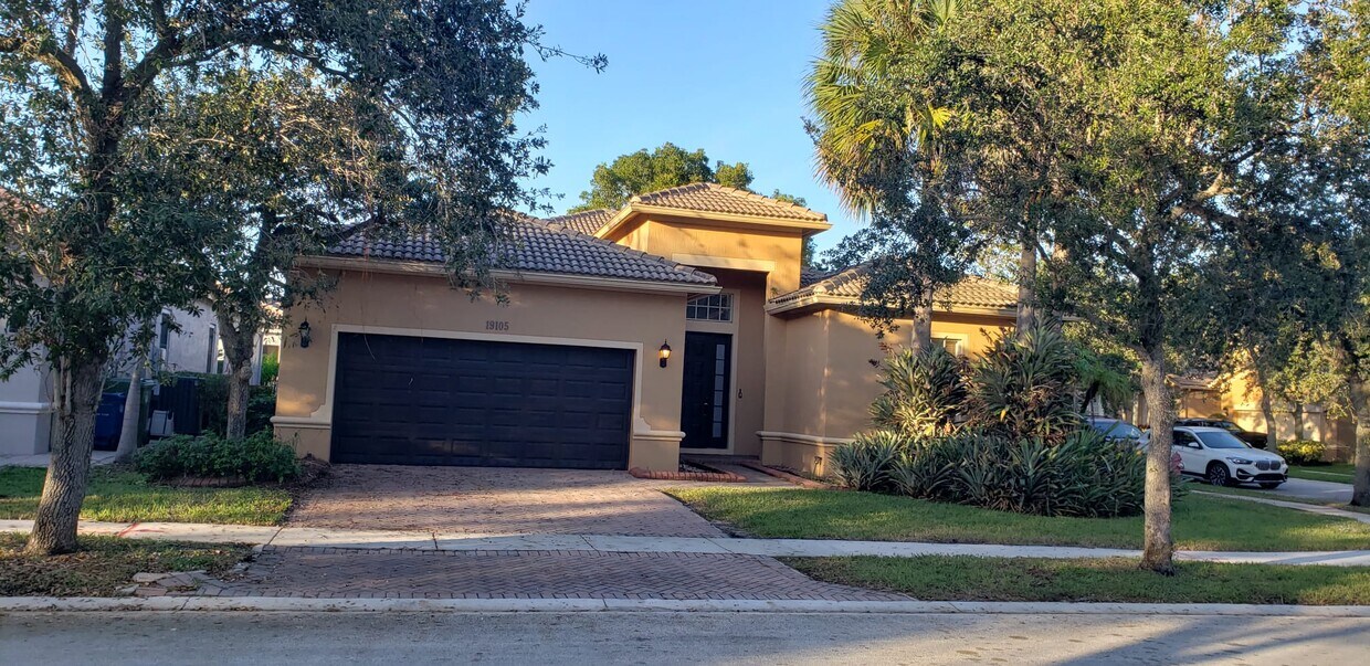 Two Car Garage in the Front - 19105 Stonebrook St