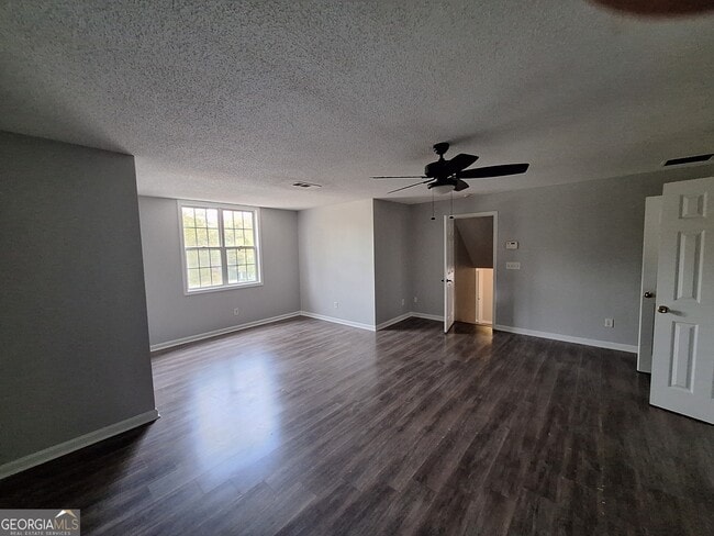 Foto del edificio - 5633 Rutland Dr SW