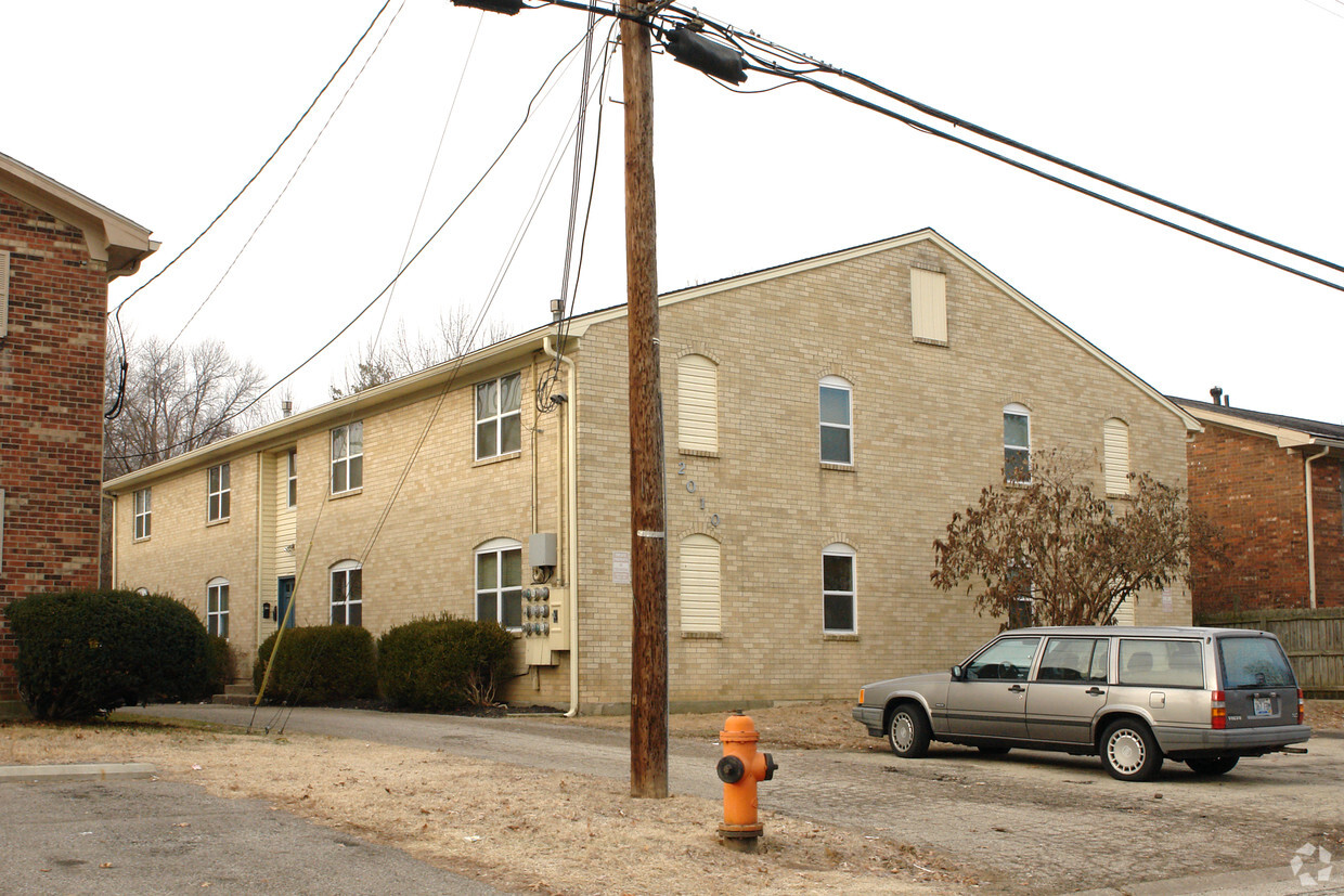 Primary Photo - 2010 Peabody Ln