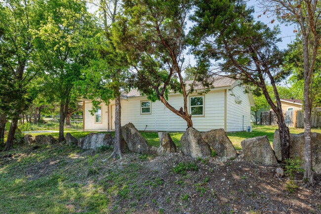 Building Photo - 1124 Comanche Cove Dr