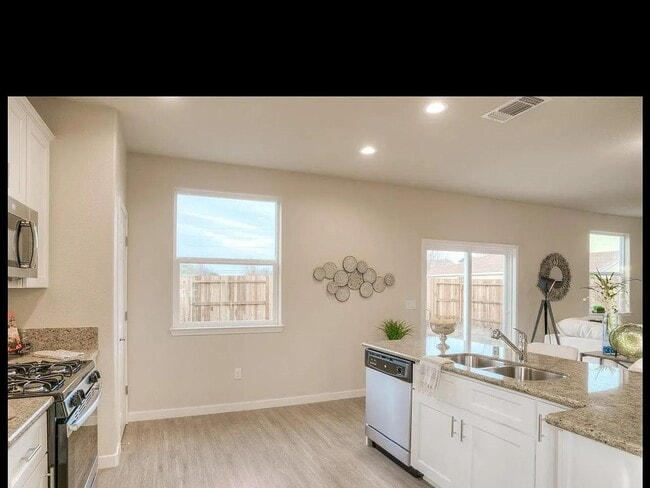 Building Photo - 1058 Heritage Way