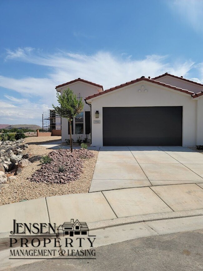 Building Photo - Newer Home in Upscale Brio Community - $50...