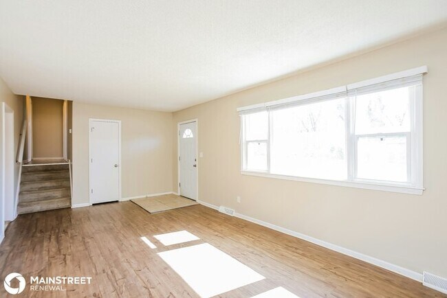 Building Photo - 300 Holiday Dr, Lansing, KS 66043