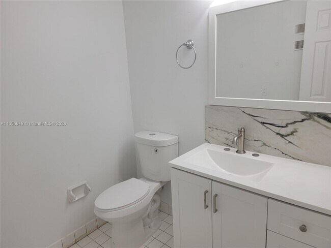 Foto del edificio - 1155 NE 210th Terrace
