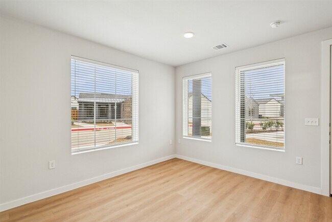 Foto del edificio - 3651 S Custer Rd