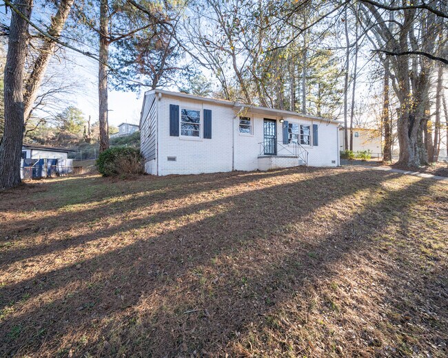 Building Photo - 2371 Swallow Cir SE