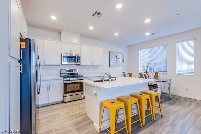 Foto del edificio - 145 Aqua Cmns