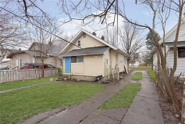 Building Photo - 1209 N Kealing Ave