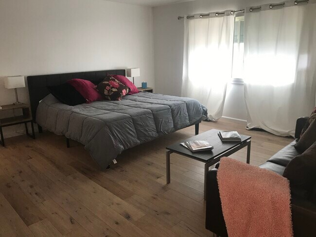 Foto del edificio - 2540 Clairemont Dr