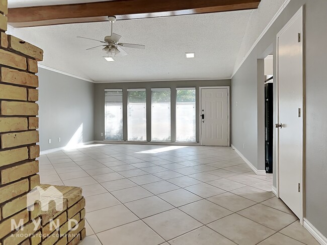 Building Photo - 314 Towne House Ln