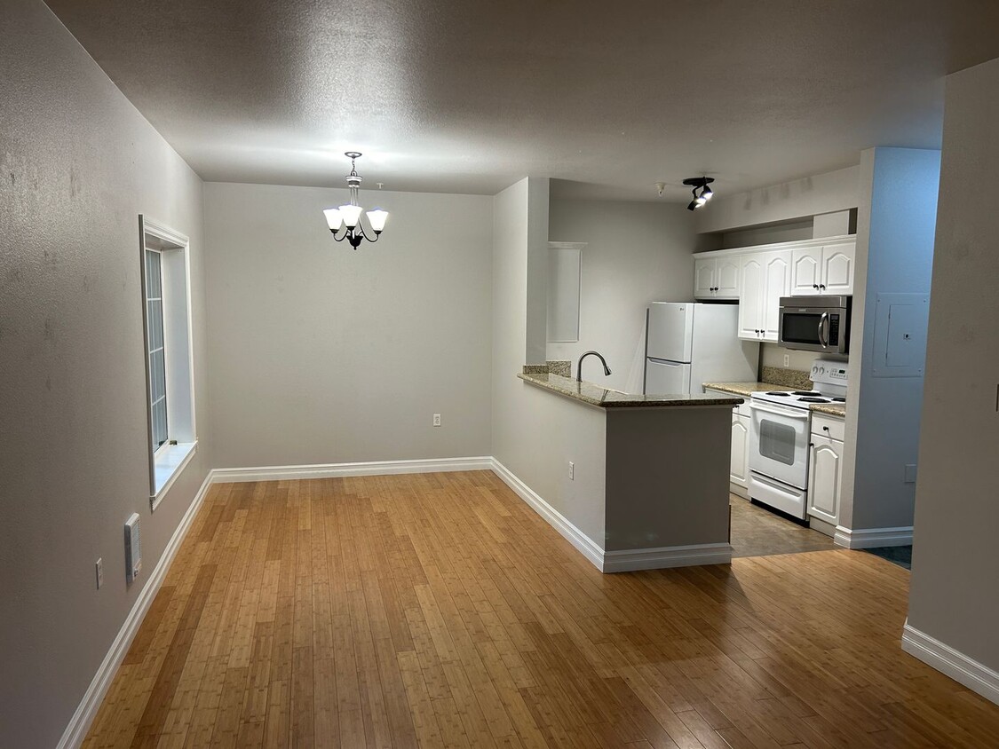 Photo - 801 Rainier Ave N