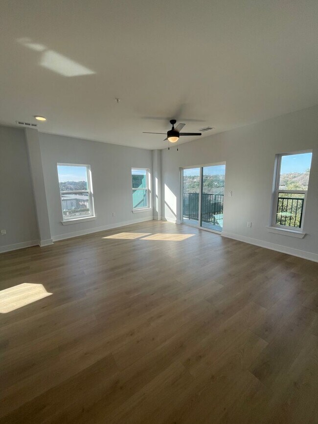 Foto del edificio - 2500 Longview St