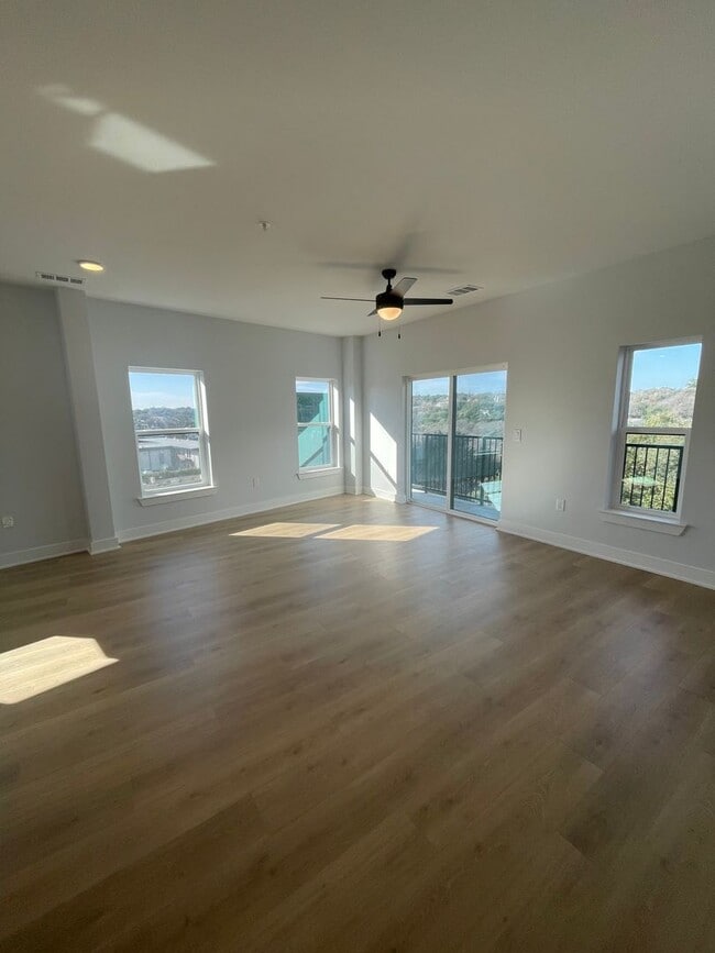 Building Photo - 2500 Longview St