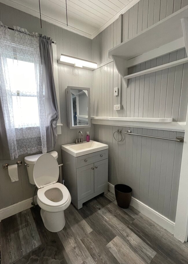 Baño - 54-205 Hanaimoa St